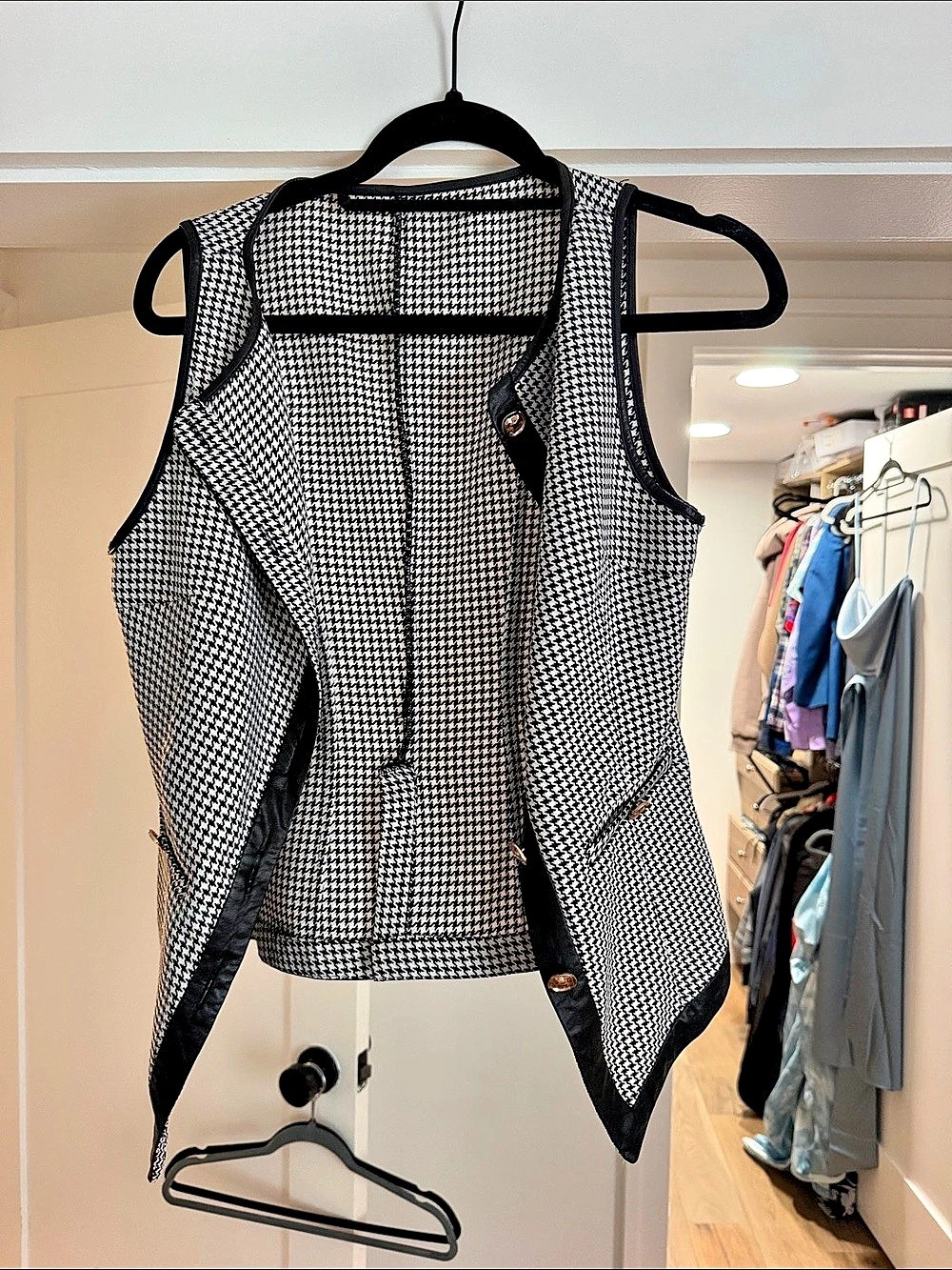 Houndstooth Vest in Black & White Like New
